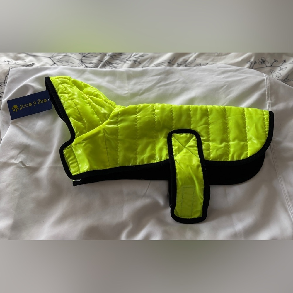New With Tags Wag N Woof Day Glow Yellow Dog Rain/Jacket  Size Medium